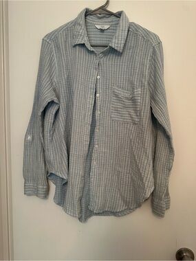 Time and Tru Light Blue and White Striped Women's Button-Down Shirt